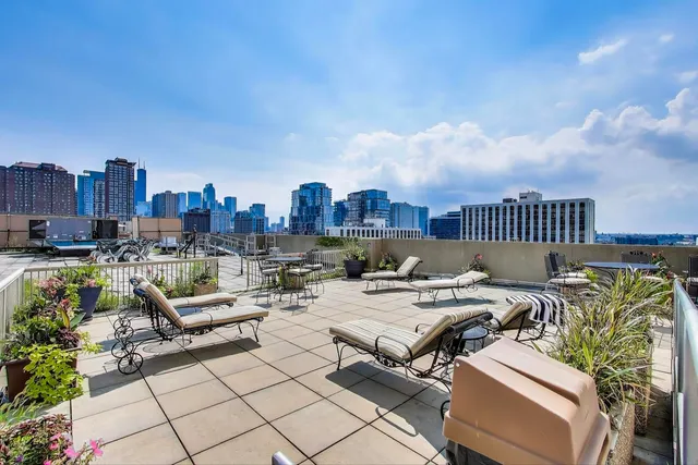 $444,000 | 111 West Maple Street, Unit 2601, Chicago, IL 60610