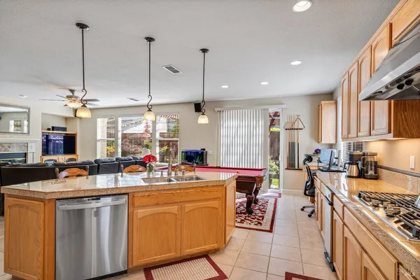 a kitchen that has a lot of cabinets in it