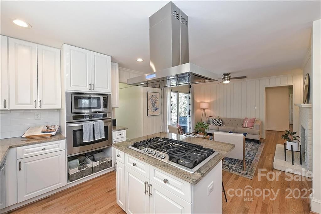 5638 Londonderry Road Charlotte, NC 28210 - Photo 20 of 44 a kitchen with a stove and a refrigerator