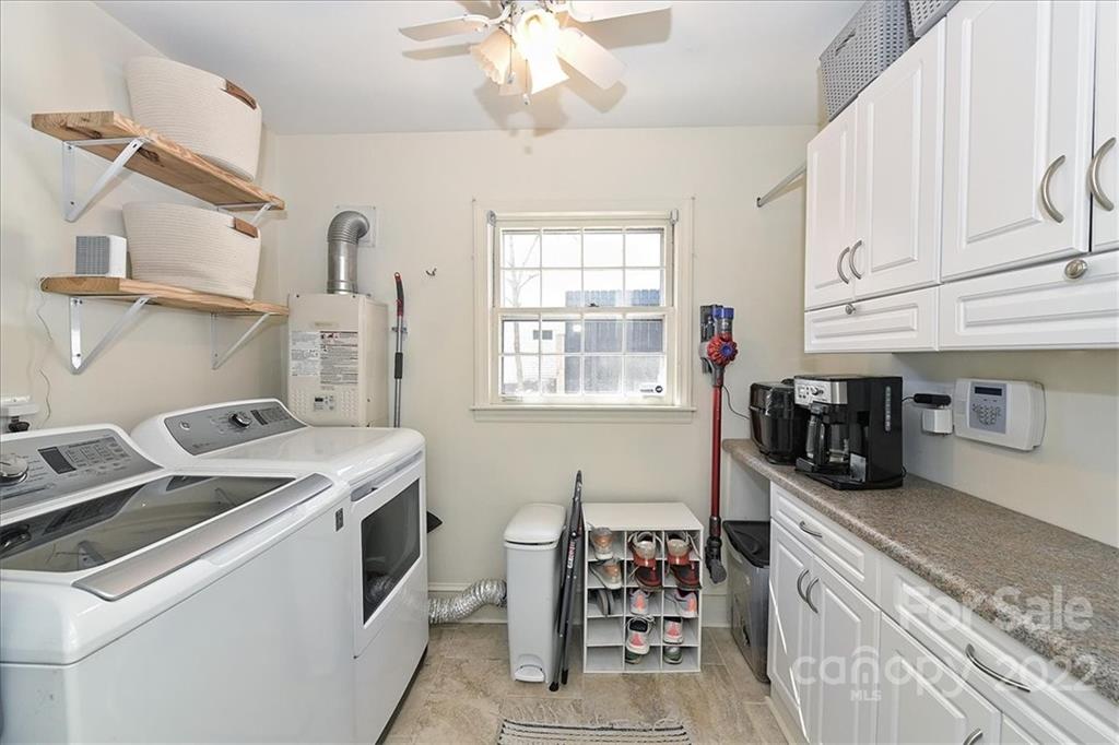 5638 Londonderry Road Charlotte, NC 28210 - Photo 22 of 44 a kitchen that has a lot of cabinets in it and wooden floors