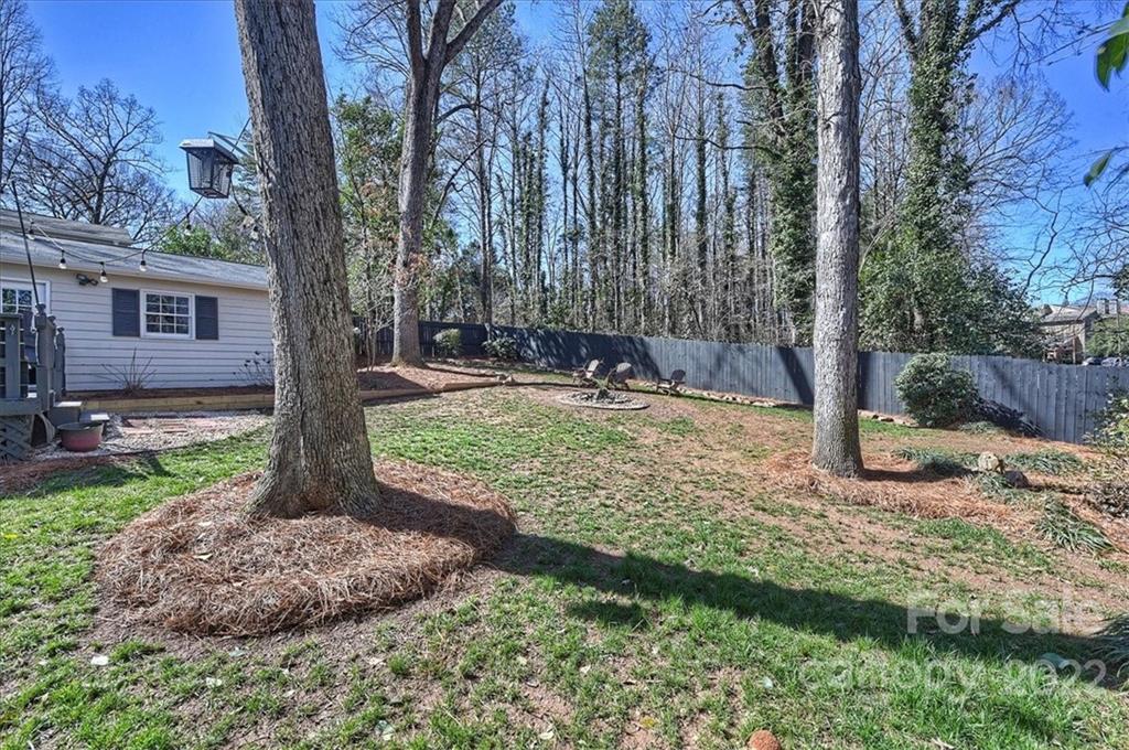 5638 Londonderry Road Charlotte, NC 28210 - Photo 39 of 44 a front view of a house with garden