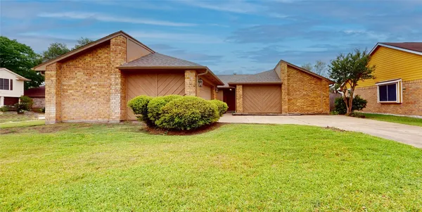 $2,500 | 1022 Manorglen Drive, Missouri City, TX 77489
