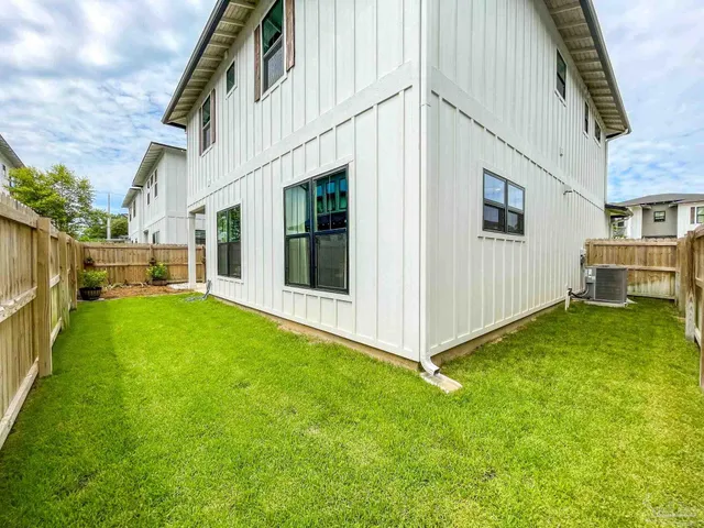 a view of a house with backyard and porch