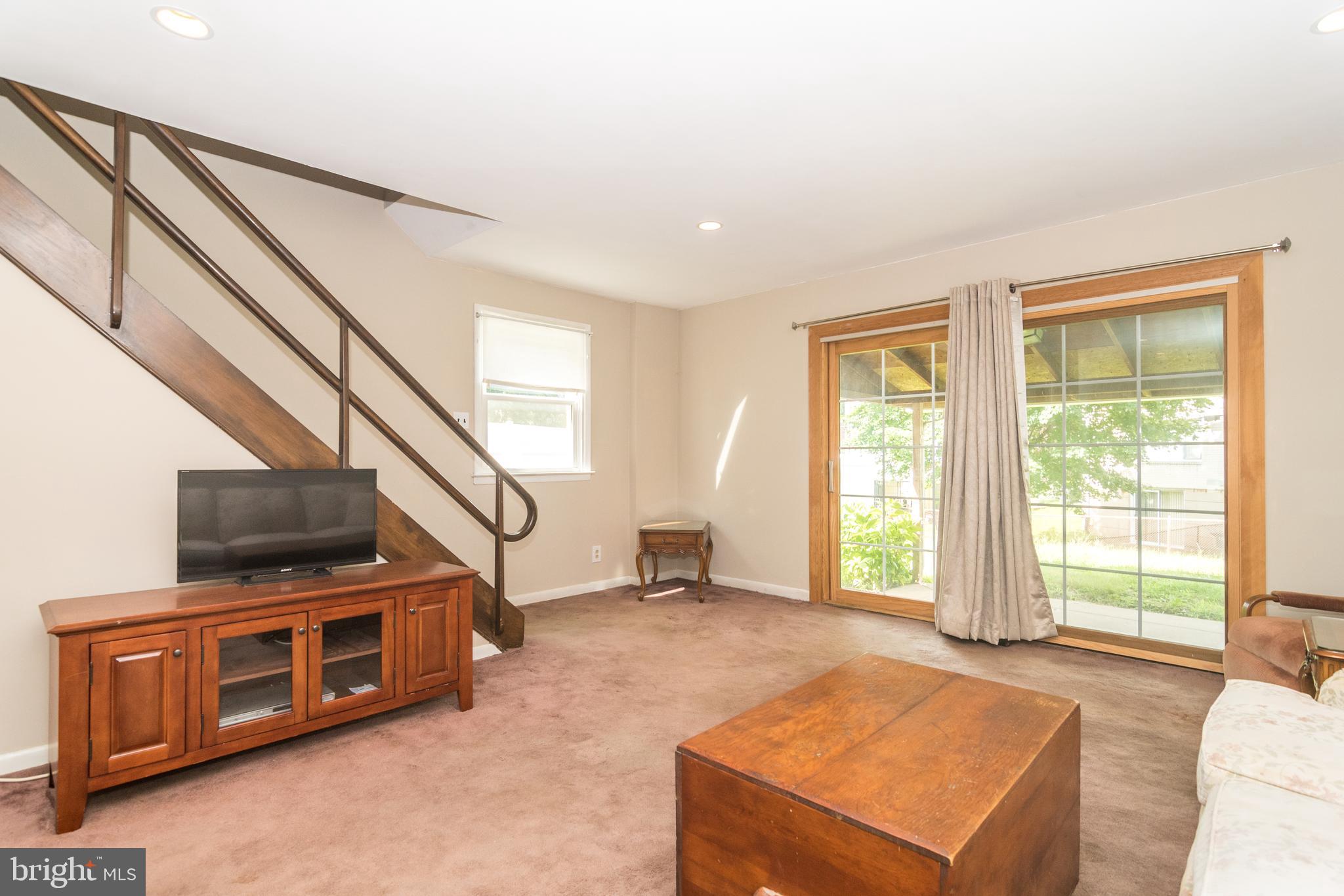 1405 Southampton Road Philadelphia, PA 19116 - Photo 4 of 23 Living Room