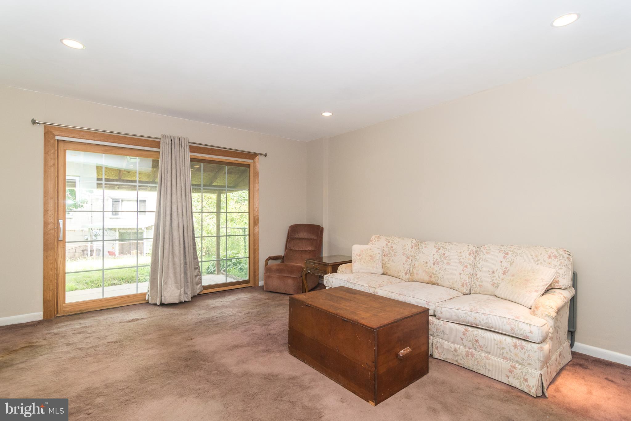 1405 Southampton Road Philadelphia, PA 19116 - Photo 5 of 23 Living Room