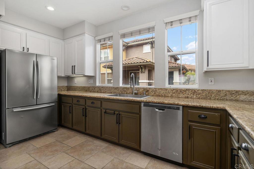 112 Via Sovana Santee, CA 92071 - Photo 15 of 52