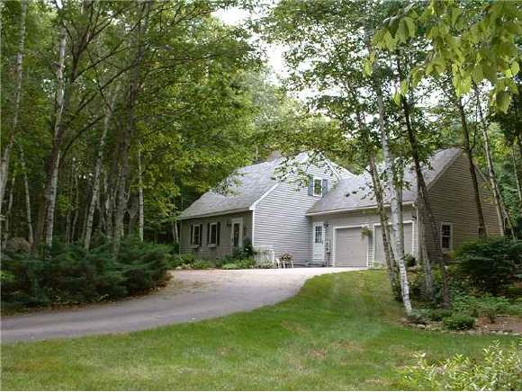 105 Hatfield Road Weare, NH 03281 - Photo 1 of 5 Gallery Image 1