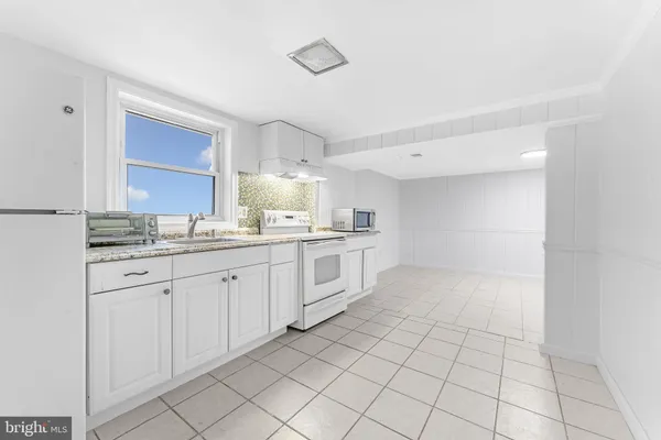$2,100 | 3233 Apex Circle, Unit B, Falls Church, VA 22044