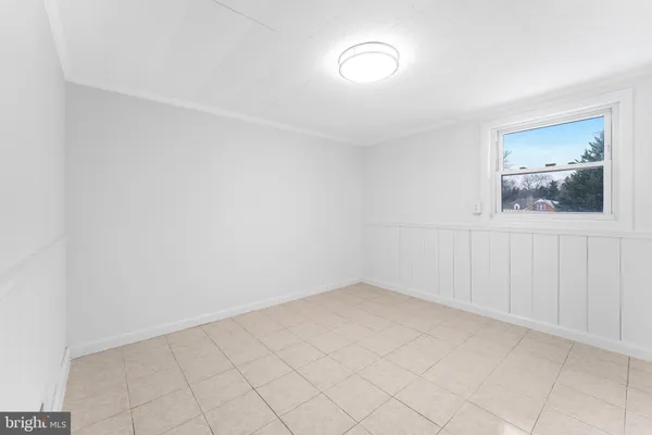 $2,100 | 3233 Apex Circle, Unit B, Falls Church, VA 22044