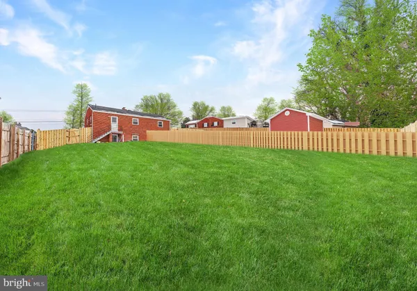 $2,100 | 3233 Apex Circle, Unit B, Falls Church, VA 22044