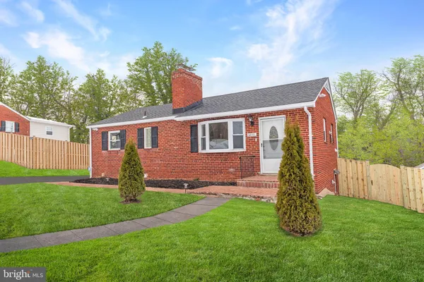 $2,100 | 3233 Apex Circle, Unit B, Falls Church, VA 22044