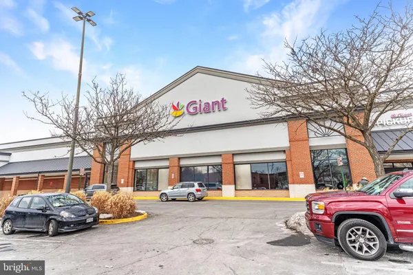 $2,100 | 3233 Apex Circle, Unit B, Falls Church, VA 22044