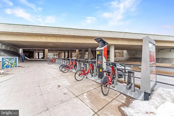 $2,100 | 3233 Apex Circle, Unit B, Falls Church, VA 22044