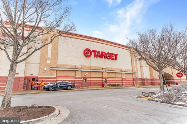 $2,100 | 3233 Apex Circle, Unit B, Falls Church, VA 22044