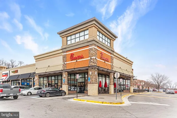 $2,100 | 3233 Apex Circle, Unit B, Falls Church, VA 22044
