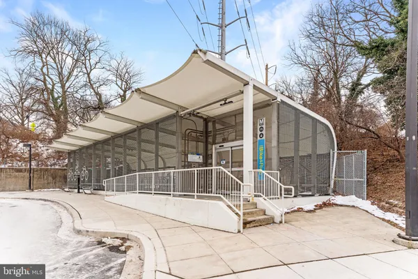 $2,100 | 3233 Apex Circle, Unit B, Falls Church, VA 22044