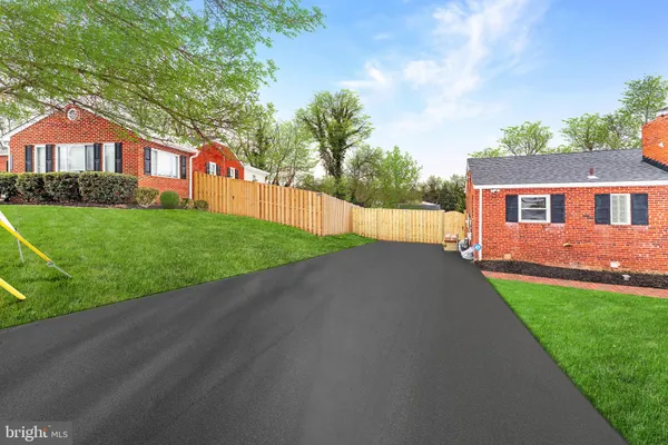 $2,100 | 3233 Apex Circle, Unit B, Falls Church, VA 22044