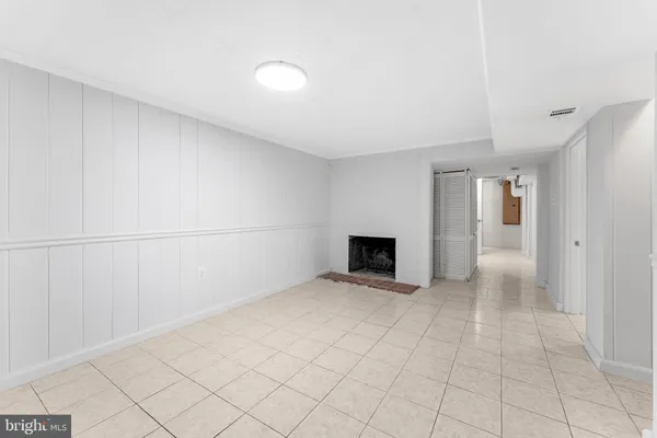 $2,100 | 3233 Apex Circle, Unit B, Falls Church, VA 22044