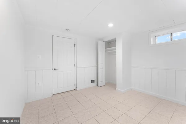 $2,100 | 3233 Apex Circle, Unit B, Falls Church, VA 22044