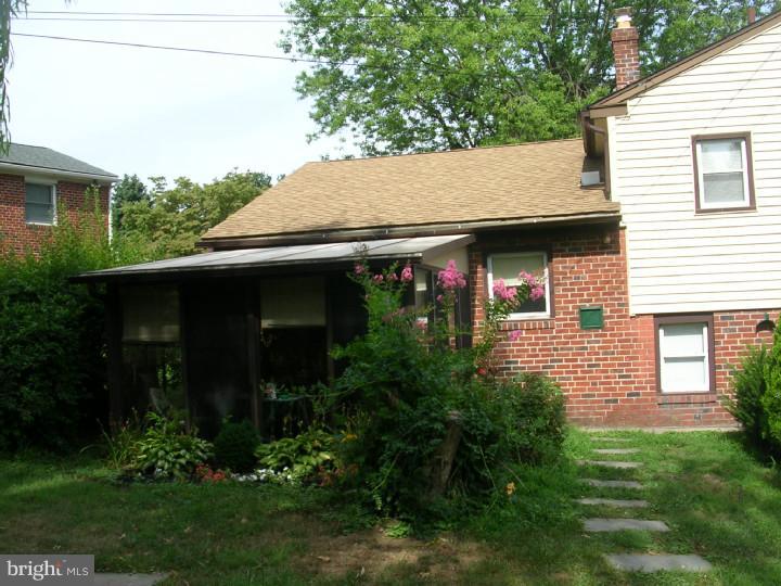 13 Pearson Circle Springfield, PA 19064 - Photo 2 of 3 Sun Room