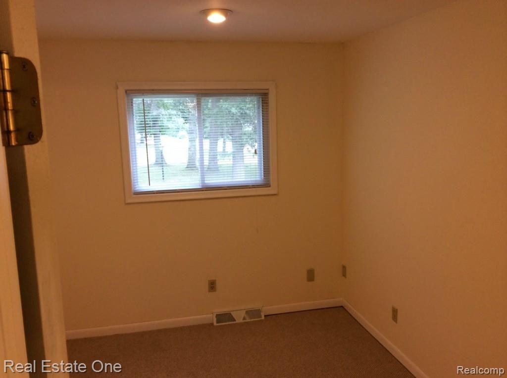 5501 Ford Road Commerce Township, MI 48382 - Photo 25 of 33 IMG_0745.jpg