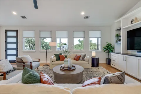 $998,000 | 432 Venture Boulevard South, Point Venture, TX 78645