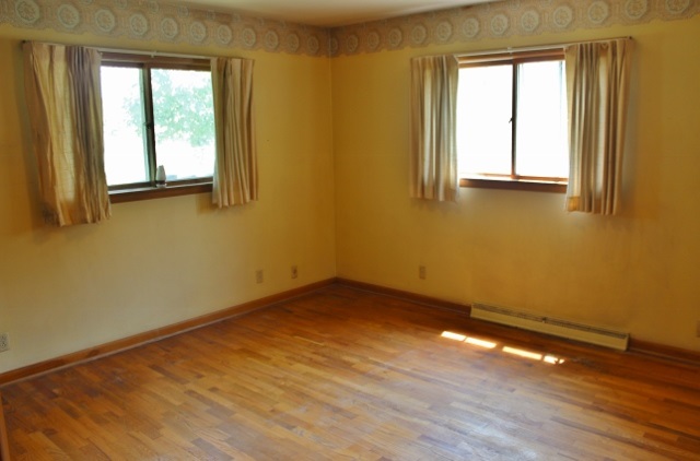 111 Surrey Road St. Louis, MI 48880 - Photo 6 of 35 1801537-5.JPG