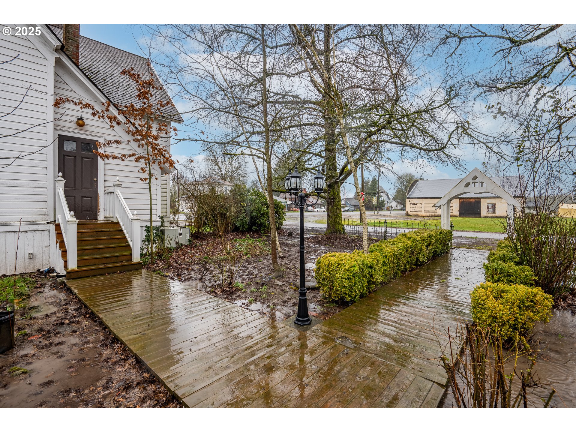 30045 Highway 99E Shedd, OR 97377 - Photo 29 of 37 a view of a backyard with pathway