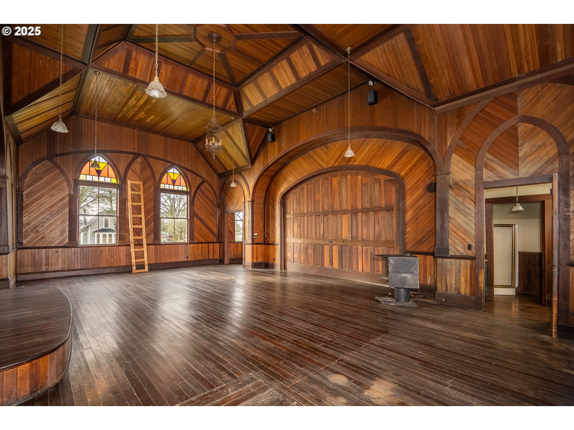 30045 Highway 99E Shedd, OR 97377 - Photo 31 of 37 a view of an entryway with wooden floor