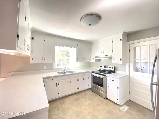 $1,850 | 2012 Sherwood Drive, Greenville, NC 27858