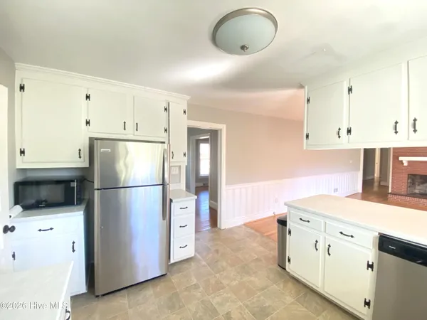 $1,800 | 2012 Sherwood Drive, Greenville, NC 27858