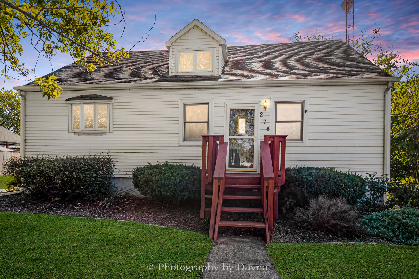 274 West Sheffield Street St. Anne, IL 60964 - Photo 1 of 32 a front view of a house with garden