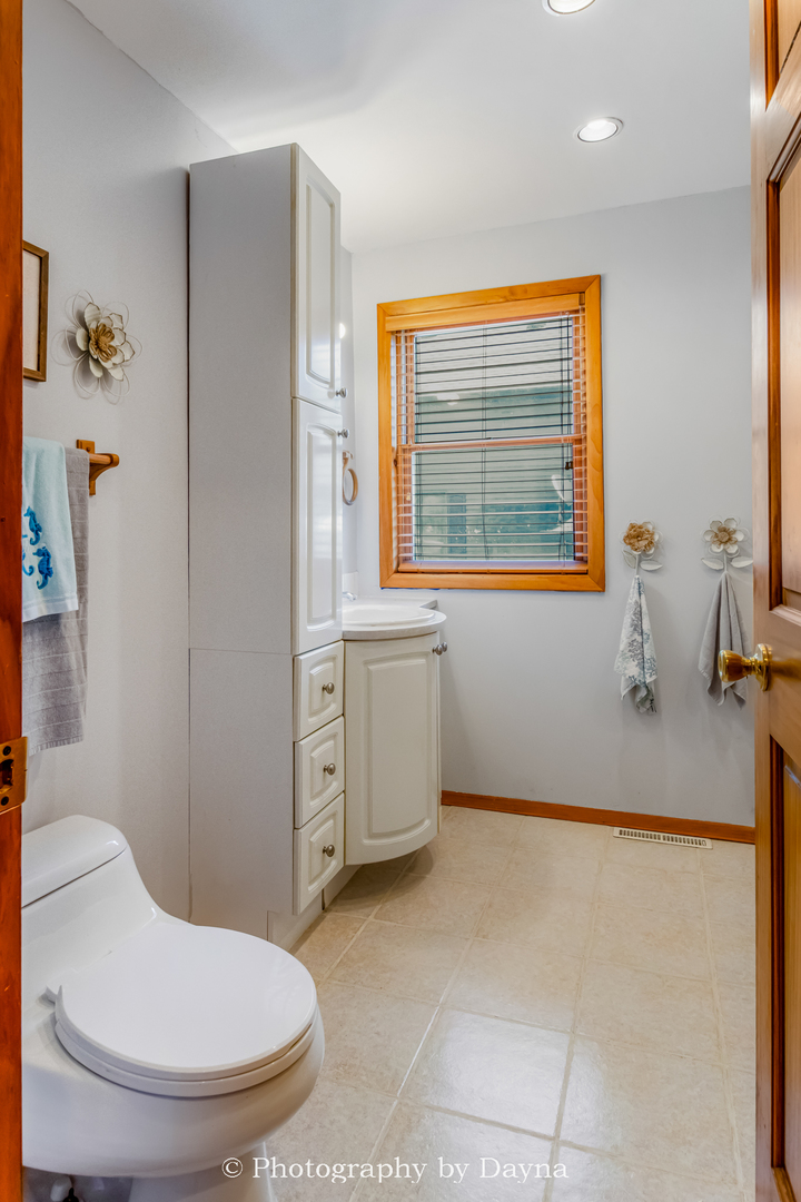 274 West Sheffield Street St. Anne, IL 60964 - Photo 12 of 32 a bathroom with a sink toilet and shower