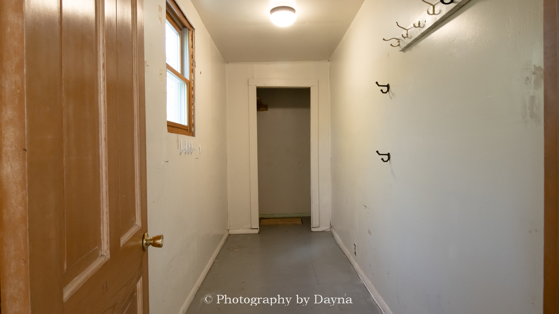 274 West Sheffield Street St. Anne, IL 60964 - Photo 14 of 32 a view of a hallway