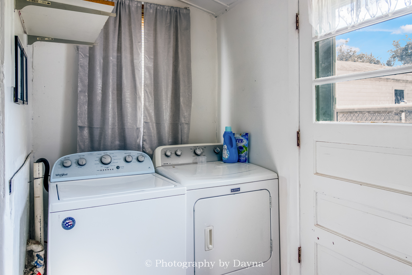 274 West Sheffield Street St. Anne, IL 60964 - Photo 15 of 32 a utility room with dryer and washer