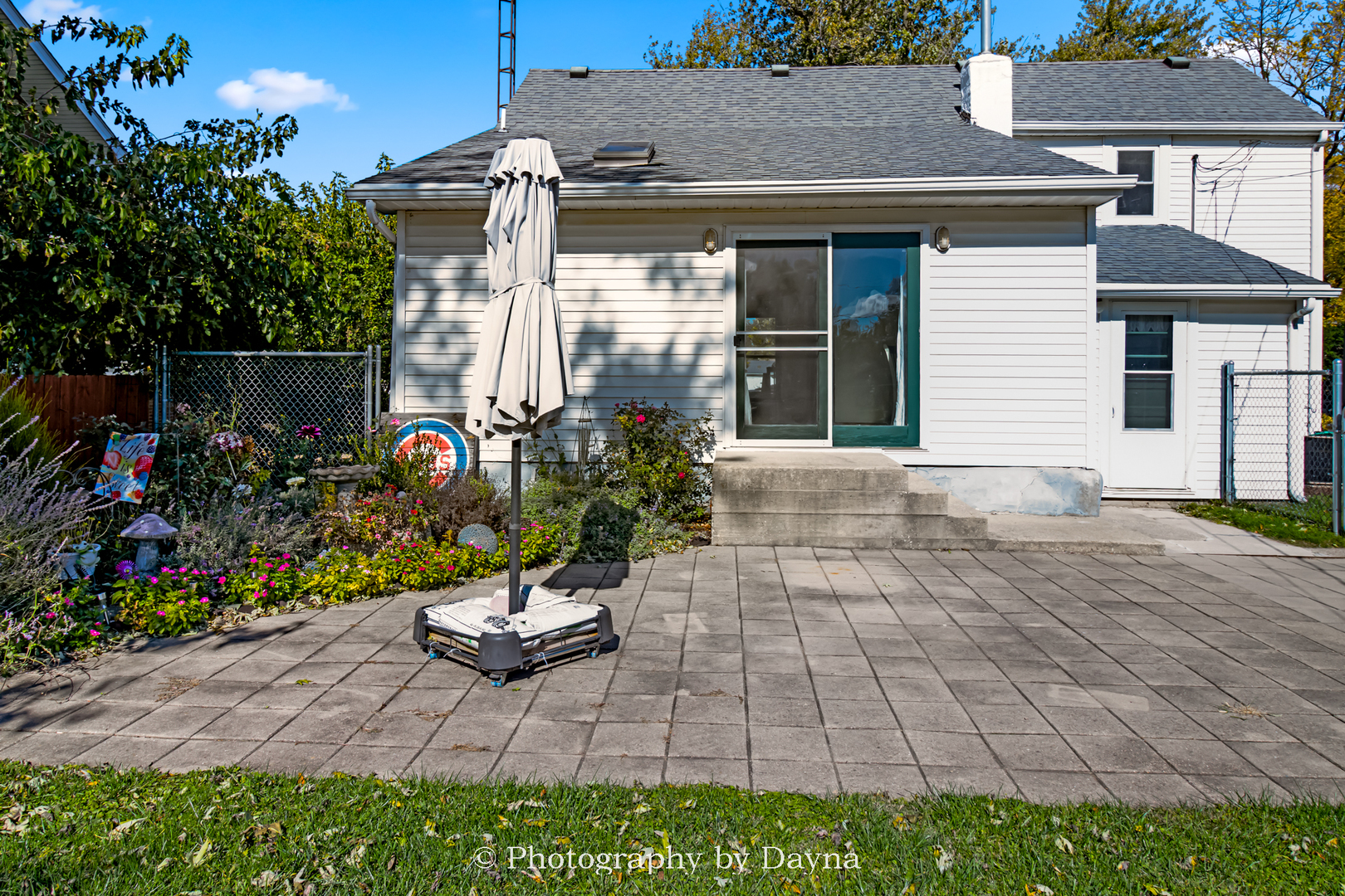 274 West Sheffield Street St. Anne, IL 60964 - Photo 27 of 32 a front view of a house