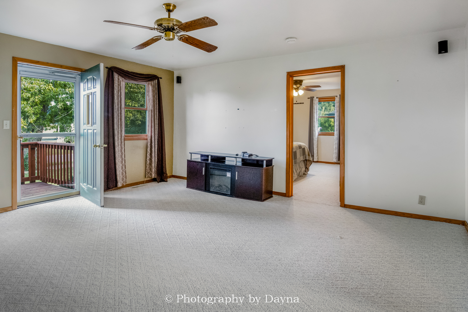 274 West Sheffield Street St. Anne, IL 60964 - Photo 6 of 32 a view of a livingroom with furniture and windows