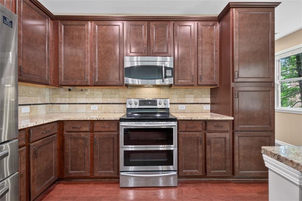 1572 Lenox Overlook Road Atlanta, GA 30329 - Photo 14 of 44