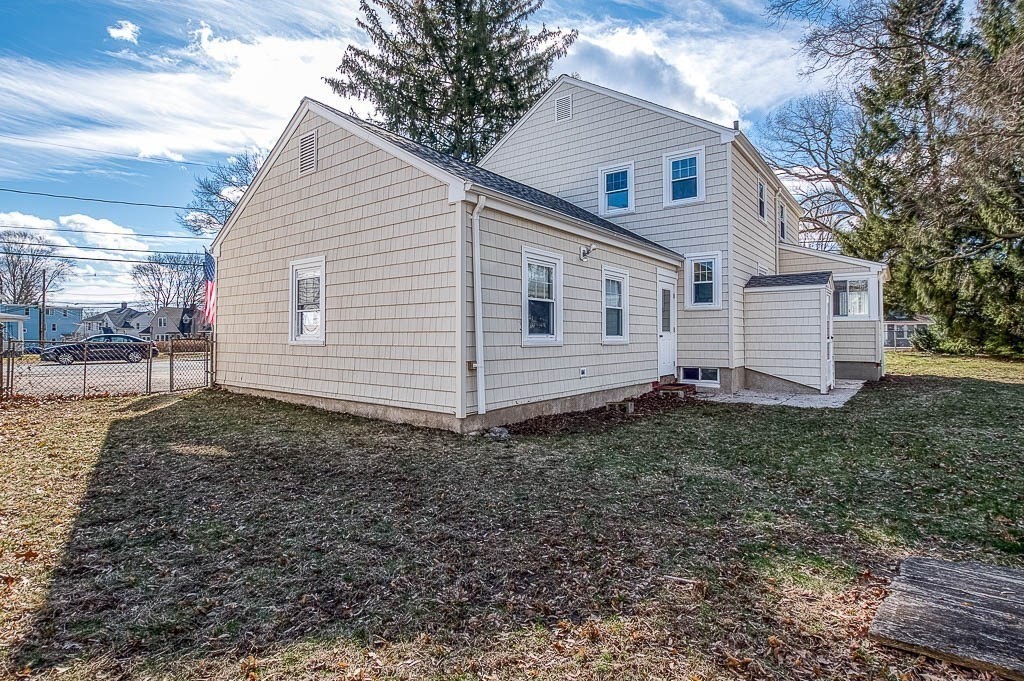 4 Hillside Road Dedham, MA 02026 - Photo 4 of 39 Gallery Image 4