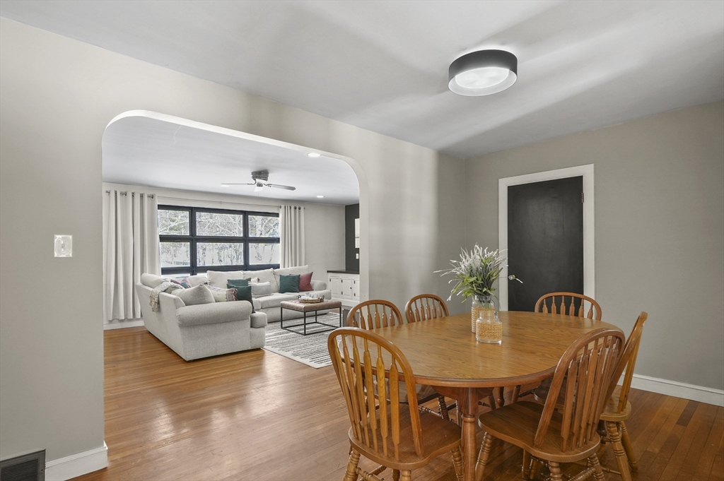 184 Whitman Road Groton, MA 01450 - Photo 8 of 33