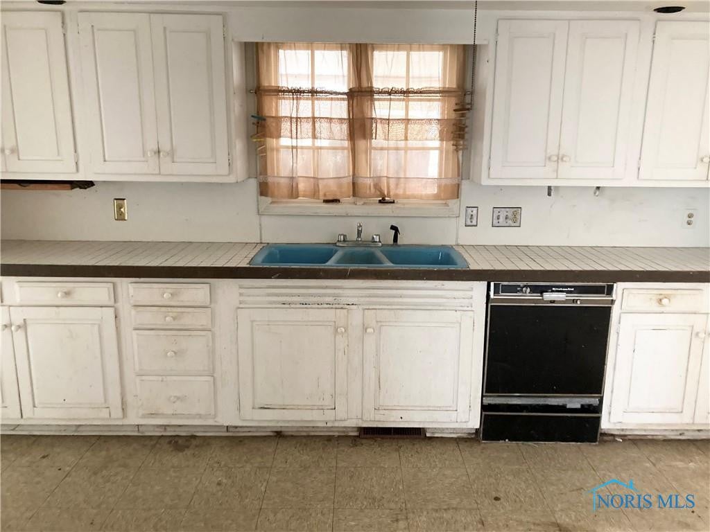 240 South River Road Waterville, OH 43566 - Photo 11 of 33 Gallery Image 11