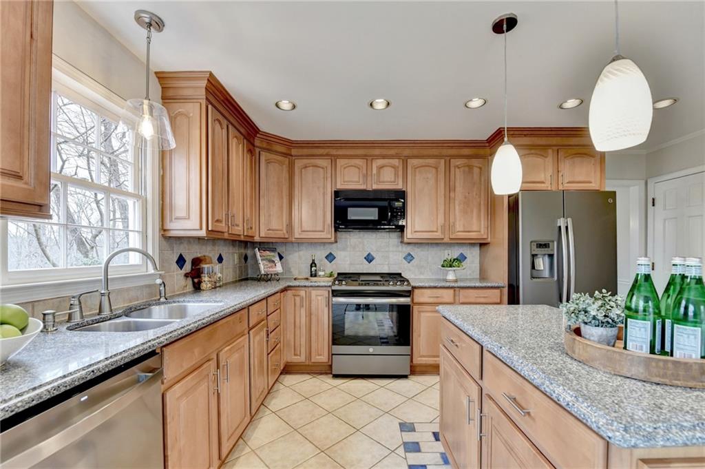 8155 Willow Tree Way Alpharetta, GA 30005 - Photo 3 of 39