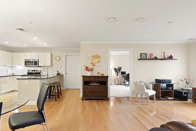 $479,000 | 8 Crowninshield Street, Unit 111, Peabody, MA 01960