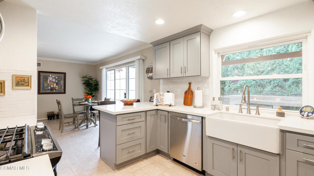 2362 Medina Avenue Simi Valley, CA 93063 - Photo 14 of 47