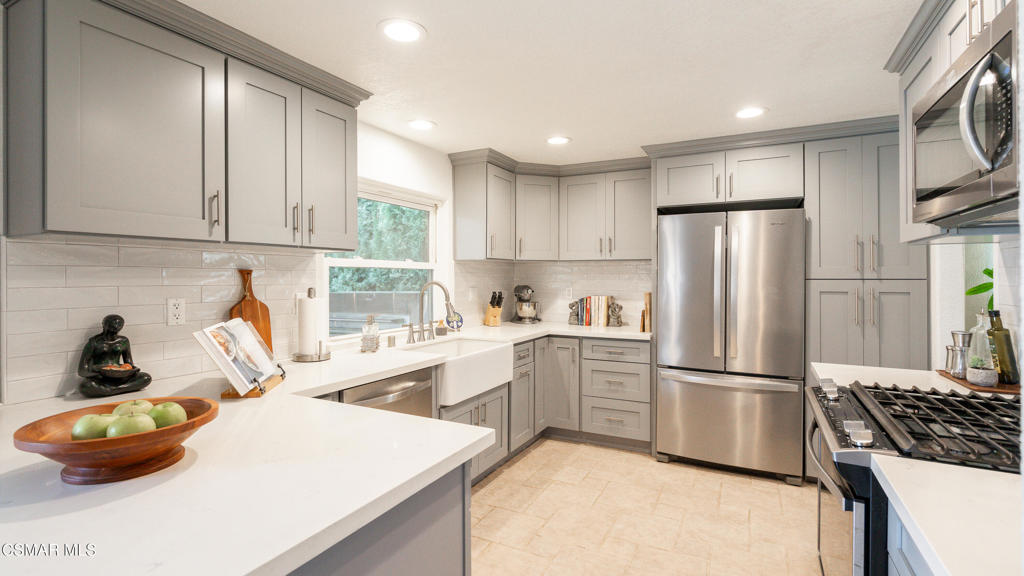 2362 Medina Avenue Simi Valley, CA 93063 - Photo 15 of 47