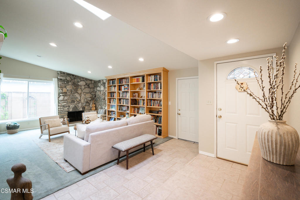 2362 Medina Avenue Simi Valley, CA 93063 - Photo 8 of 47