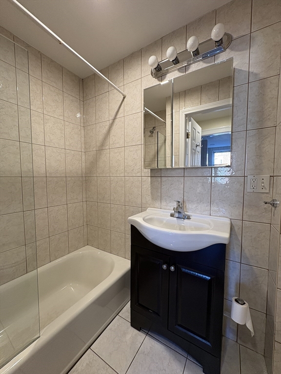 73 Thatcher Street, Unit 202 Brookline, MA 02446 - Photo 11 of 15 a bathroom with a sink and a bathtub