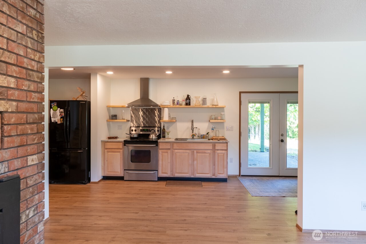 63 East Arnette Road Port Angeles, WA 98362 - Photo 19 of 40 a kitchen with stainless steel appliances granite countertop a refrigerator and a sink