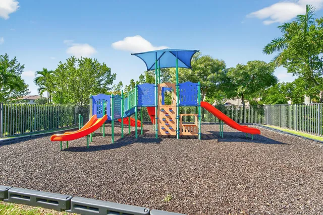 a view of park with entertaining space