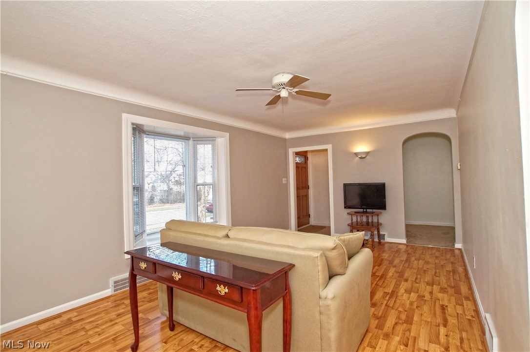 5720 Wellington Road Cleveland, OH 44124 - Photo 12 of 32